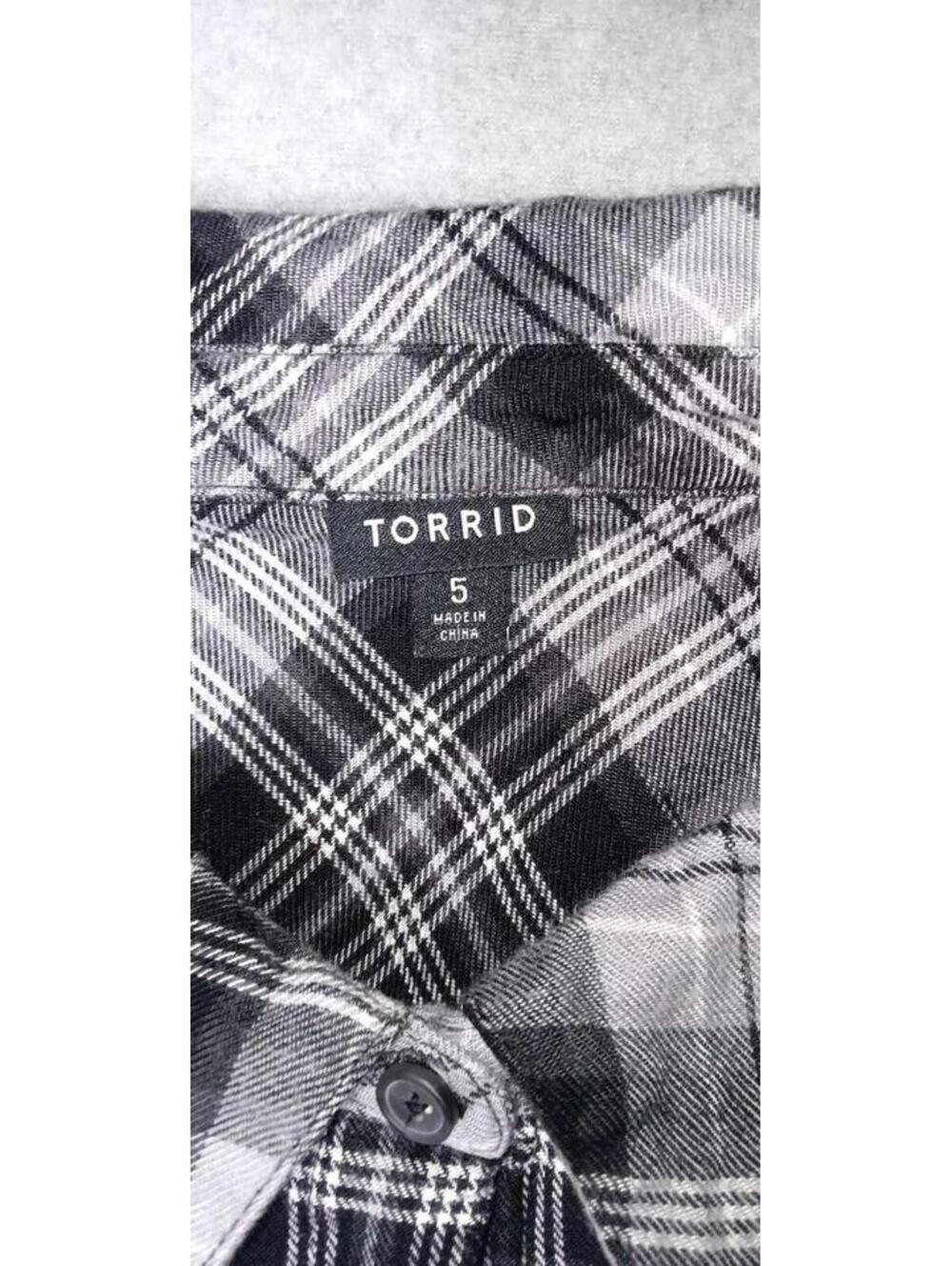 Torrid Long Sleeve Button Up Flannel Shirt Womens Size 5XL Gray Plaid Super Soft - Picture 2 of 12